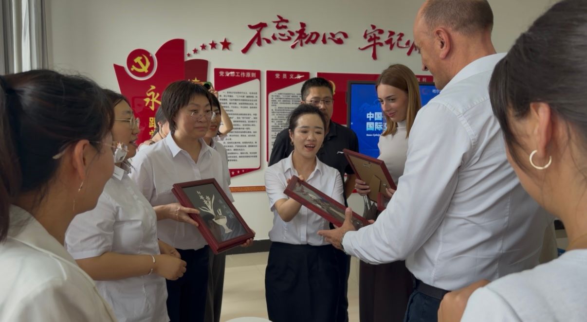 以文明互鉴为桥梁